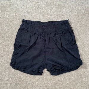 Aritzia Wilfred Black Shorts Womens Size 6